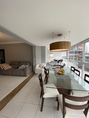 Apartamento em Zona Nova