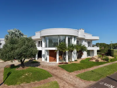Casa em Condomínio em atlantida