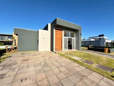 Casa em Condomínio em Zona Nova